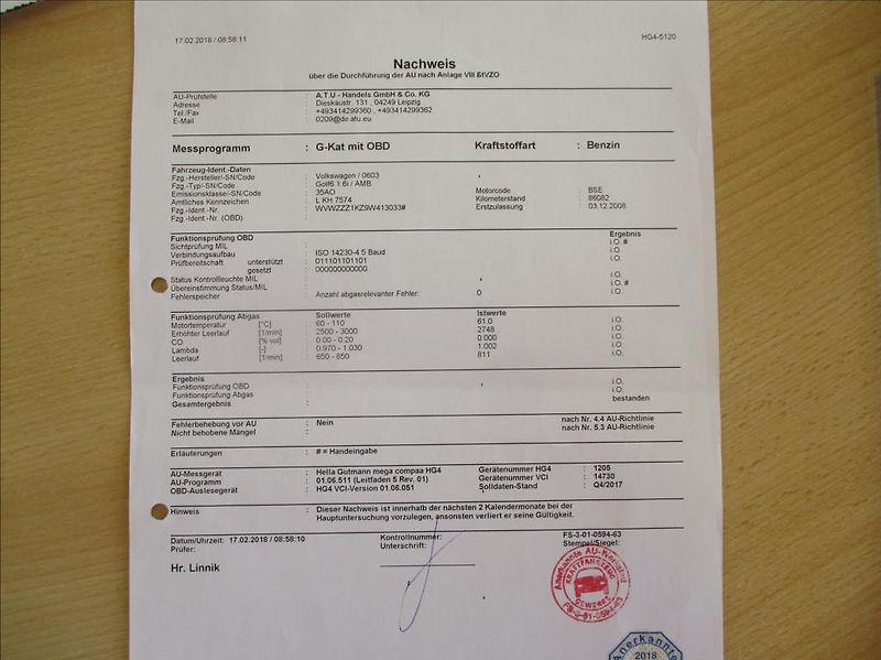 Volkswagen Golf 1,6 i, klima,serviska,1.maj., - fotka 32 z 39