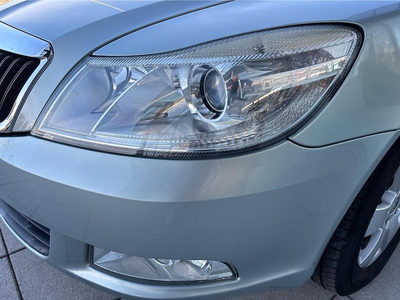 Škoda Octavia 1.6 MPi 75kW Ambiente Plus - fotka 29 z 29