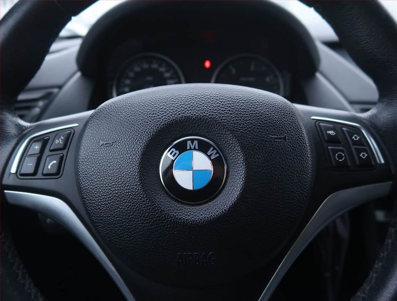 BMW X1 (2015) xDrive18d, 4X4, Automat, Kůže - fotka 17 z 19