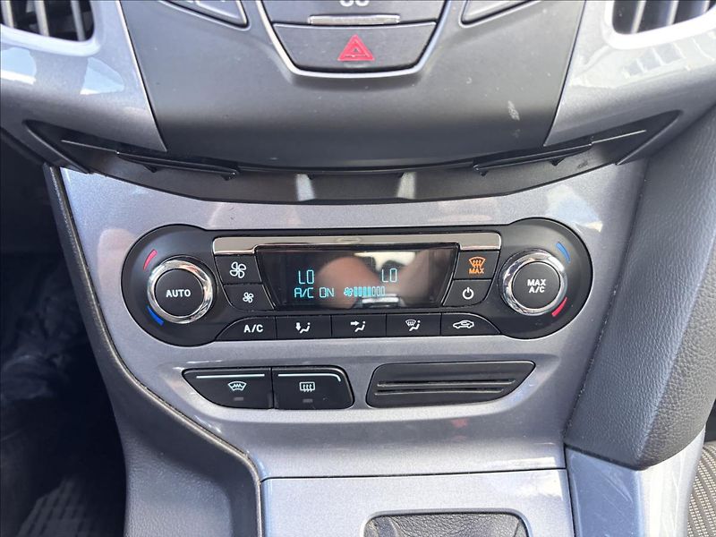Ford Focus 2,0 TDCi 103kW AUT Titanium - fotka 25 z 27