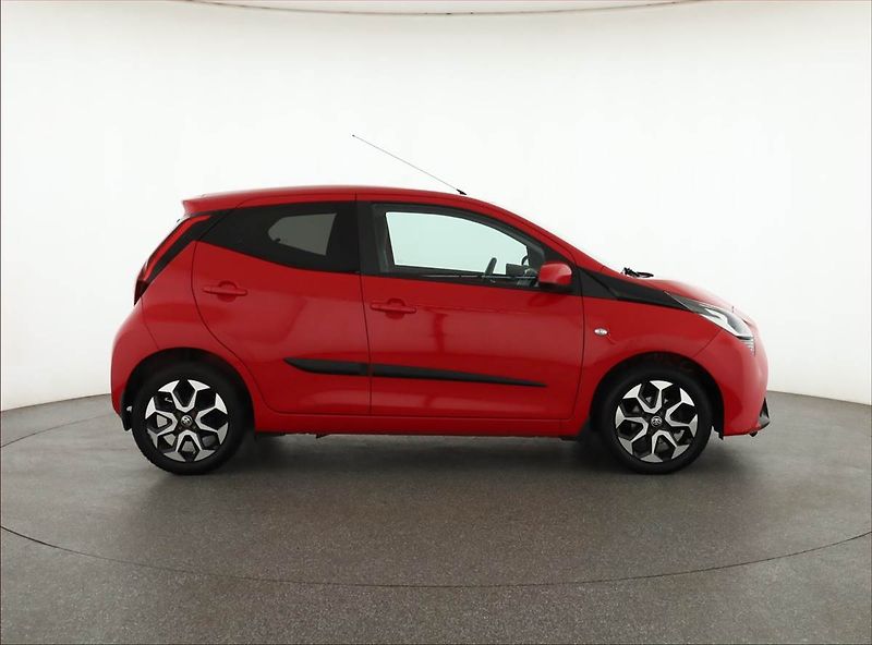 Toyota Aygo (2018) 1.0 VVT-i, Serv.kniha - fotka 6 z 16