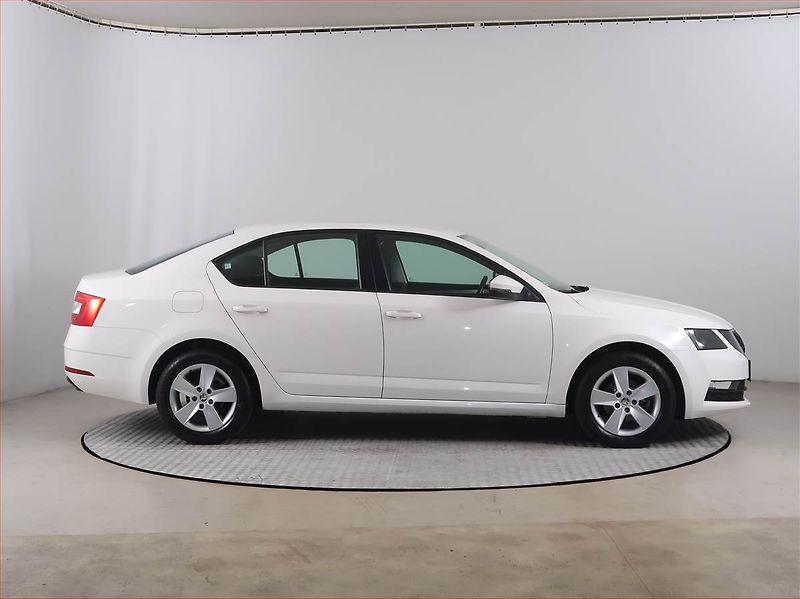 Škoda Octavia (2017) 1.6 TDI, Serv.kniha, Tempomat - fotka 6 z 14
