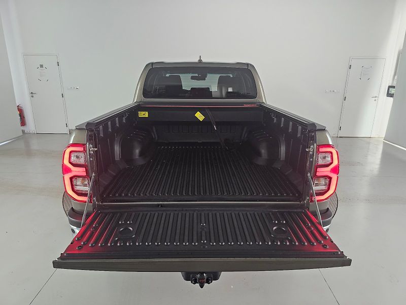 Toyota Hilux (2025) 2.8 D-4D 204k 6AT EXECUTIVE TA - fotka 33 z 33