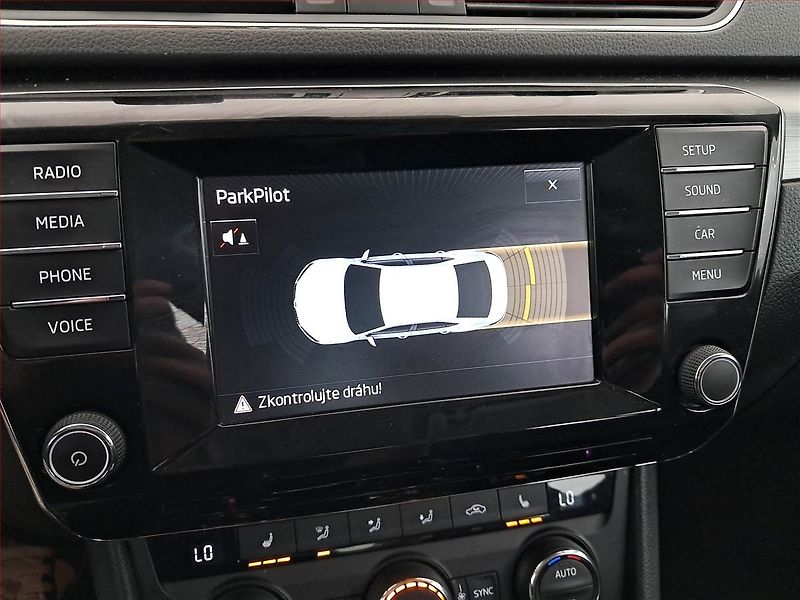 Škoda Superb (2016) 2.0 TDI, Tempomat - fotka 19 z 22