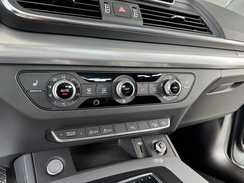 Audi Q5 45TFSI Q*Virtual*Panoram*Tažné - fotka 23 z 36