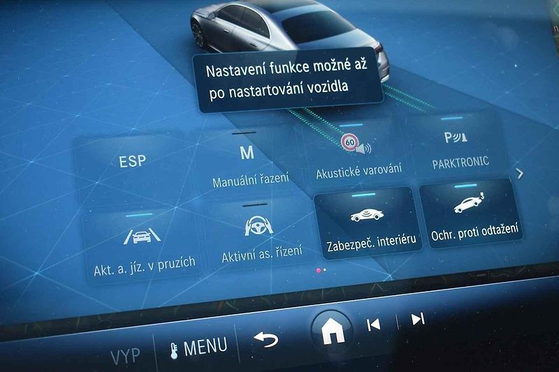 Nový Mercedes-E je současně důstojný i naprosto moderní