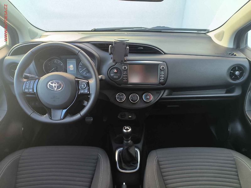 Toyota Yaris (2017) 1.5 i, 1.maj,ČR, AC, park - fotka 7 z 19