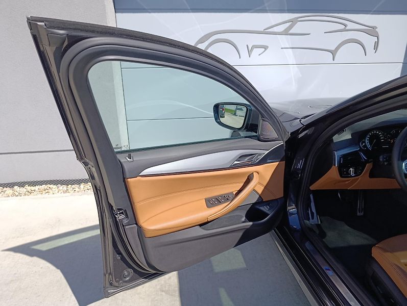 BMW Řada 5 540d xDRIVE MSPORT PANO DPH - fotka 27 z 34