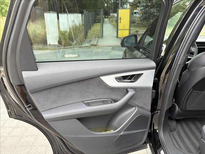 Audi Q7 3,0 TDI 210 KW S-LINE QUATTRO - fotka 28 z 39