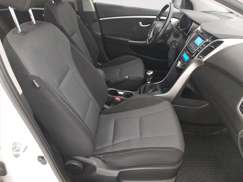 Hyundai i30 (2014) 1.6 CRDi, ČR,1.maj, Tempomat - fotka 9 z 17