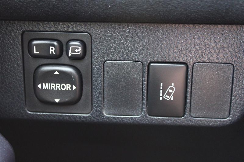 Toyota RAV4 2,0 D-4D  NOVÉ V ČR,TAŽNÉ - fotka 20 z 33