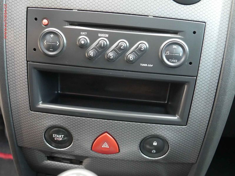 Renault Mégane (2003) 1.6 i, Panorama - fotka 13 z 16
