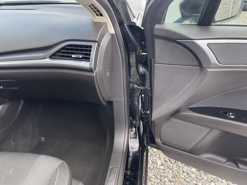Ford Mondeo 2.0TDCi 150PS MANUAL COMBI STK - fotka 127 z 154