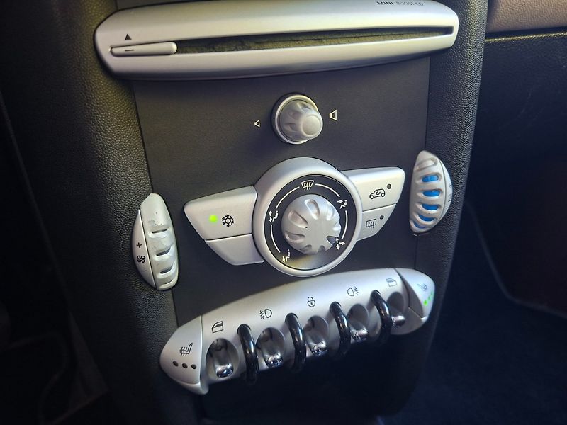 Mini Clubman (2009) 1.6i 88kW -VYHŘ.SED.-P.SENSORY - fotka 14 z 32