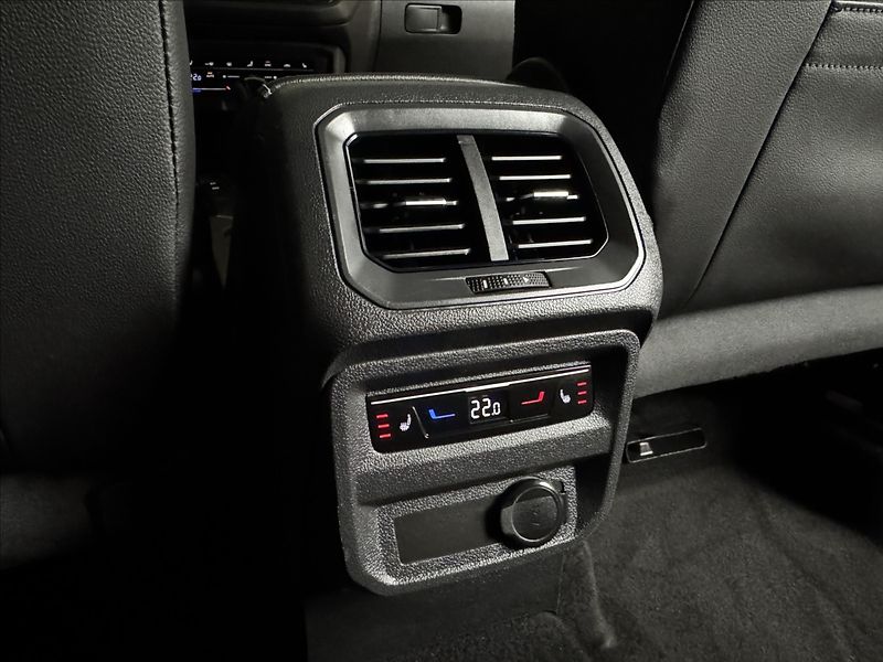 Volkswagen Tiguan 2,0 TDi  DSG R-Line IQ Light K - fotka 15 z 46