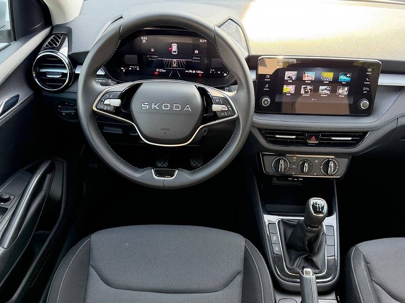 Škoda Fabia Selection 1,0 MPI 59 kW 5° MP - fotka 11 z 29