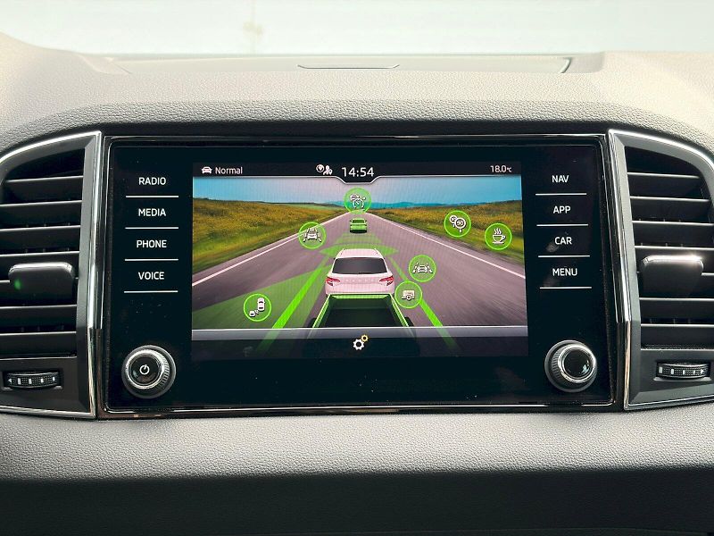 Škoda Karoq (2020) DSG 1.5 TSI / 110 kW / STYLE - fotka 27 z 35