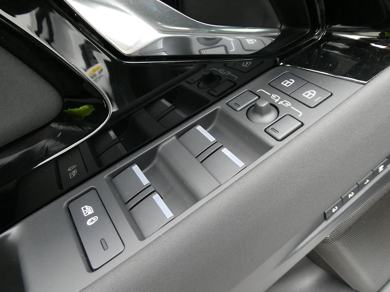 Land Rover Range Rover Evoque 1,5 Dynamic SE P270e - fotka 12 z 37