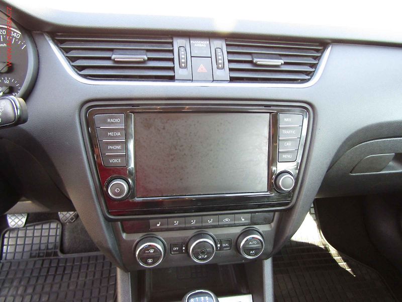 Škoda Octavia (2014) 2.0 TDi, Xenon, navi - fotka 12 z 18