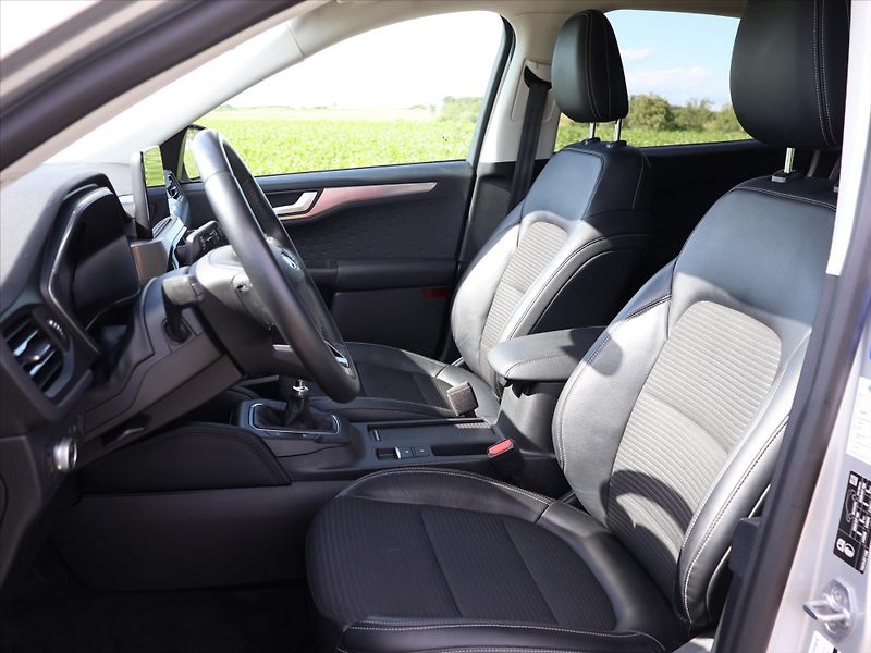 Ford Kuga 1,5 EB 110kW Titanium X CZ DPH - fotka 12 z 37