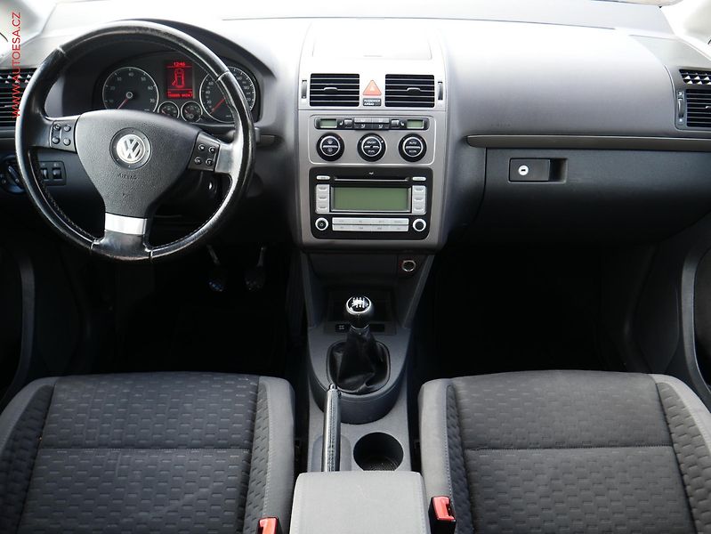 Volkswagen Touran (2007) 1.4 TSi, autoAC, tažné - fotka 7 z 17