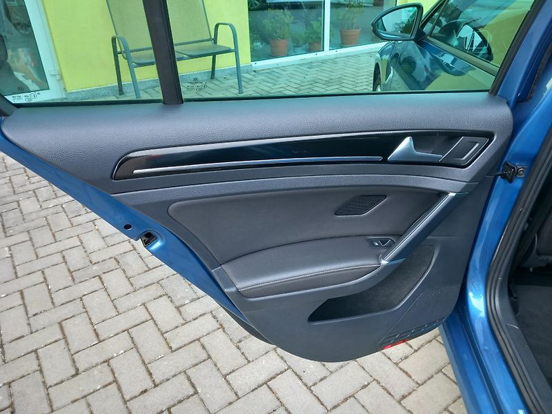 Volkswagen Golf (2013) VII 2,0TDi 110kw 1.MAJITEL - fotka 15 z 39