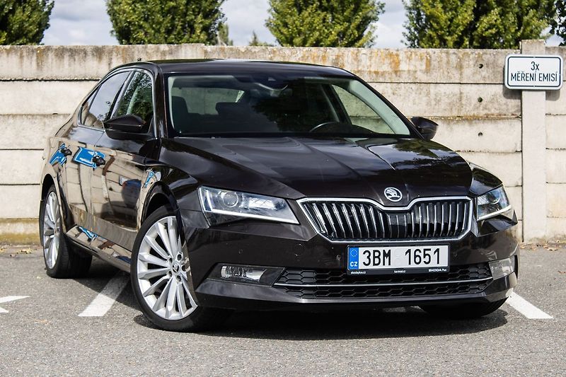 Škoda Superb - fotka 3 z 27