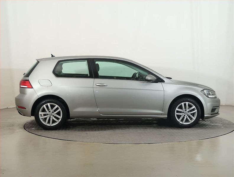 Volkswagen Golf (2017) 1.4 TSI, Navi, Tempomat - fotka 6 z 15