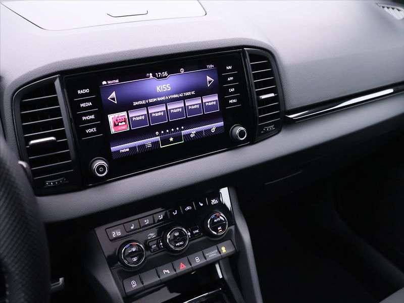Škoda Karoq 2,0 TDI DSG Sportline 4x4 DPH - fotka 23 z 37