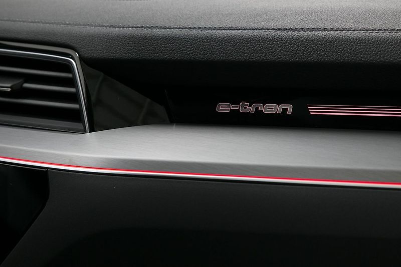 Audi e-tron 55 300kW Tažné HUD NightVision - fotka 24 z 50