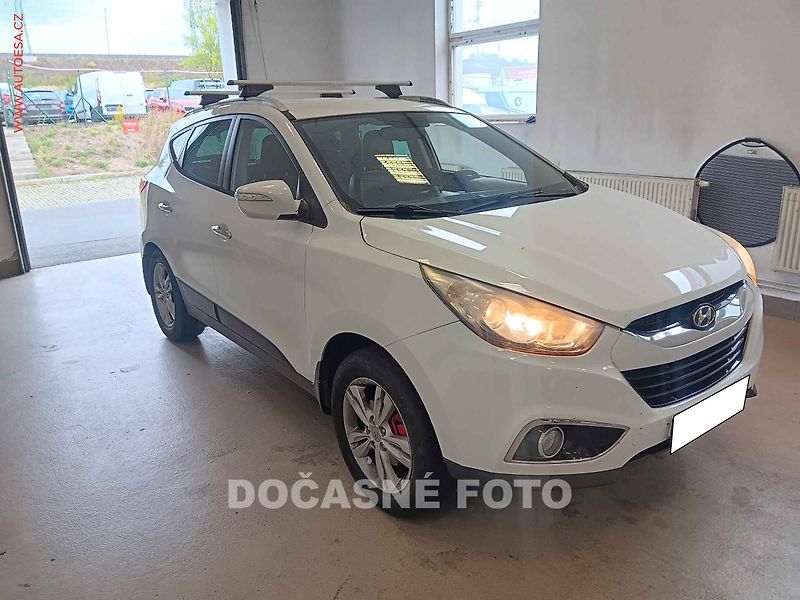 Hyundai ix35 (2010) 2.0 i 4x4, ČR, servis.kniha - fotka 1 z 3