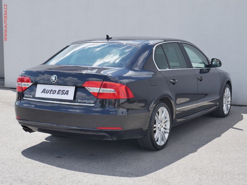 Škoda Superb (2013) 2.0 TDi, 1.maj,ČR, Elegance - fotka 4 z 23