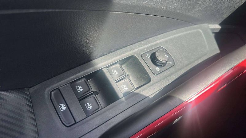 Škoda Fabia Monte Carlo 1,0 TSI 85kW MT6/R - fotka 17 z 26