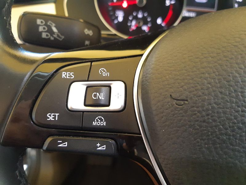 Volkswagen Passat 2.0 TDI COMBI NAVI TEMPOMAT - fotka 14 z 21