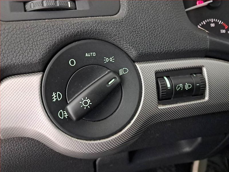 Škoda Octavia (2012) Elegance 1.4 TSI, Tempomat - fotka 18 z 19