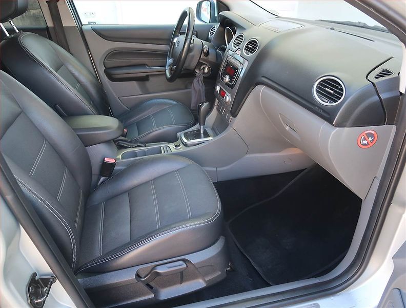 Ford Focus (2008) 2.0 16V, Automat, Serv.kniha - fotka 9 z 17