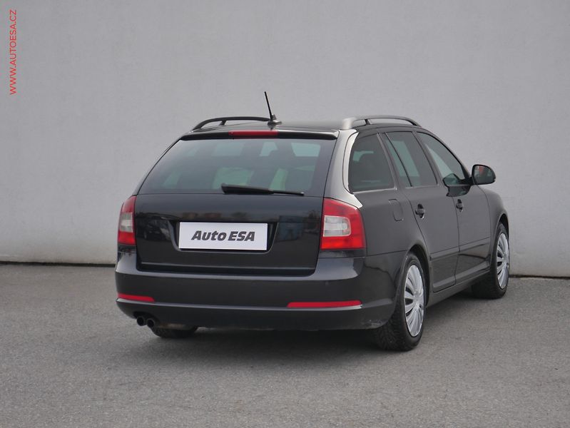 Škoda Octavia (2011) 2.0 TDi, RS, DSG, bixen - fotka 4 z 20