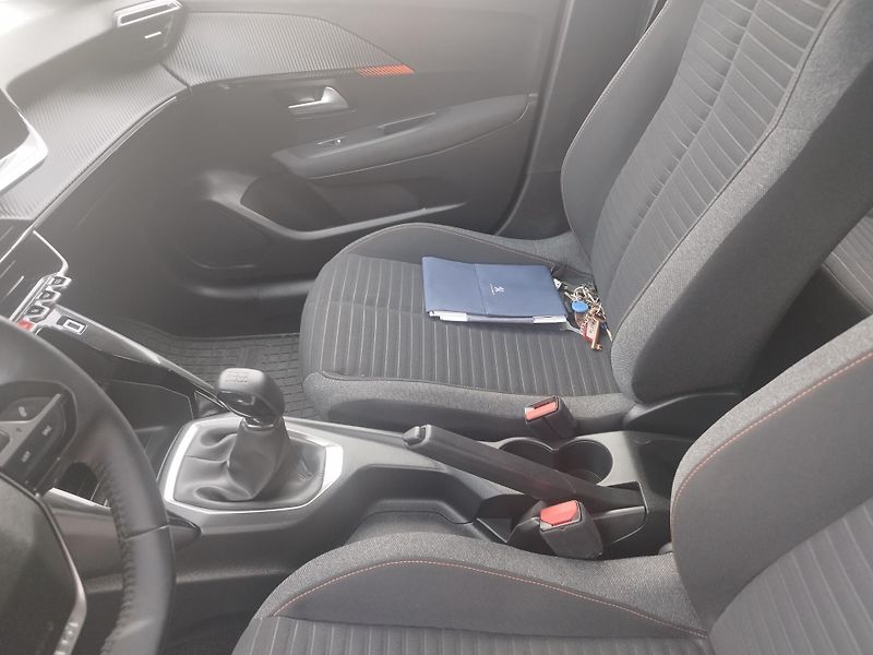 Peugeot 208 1.2i,volat-608 081 843 - fotka 10 z 17