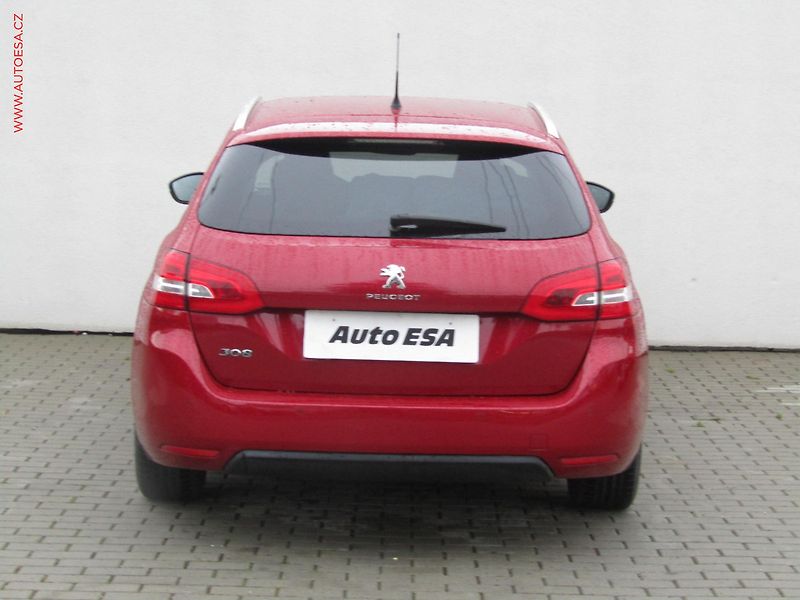 Peugeot 308 (2014) 1.2 PT, ČR, Allure, LED - fotka 5 z 17