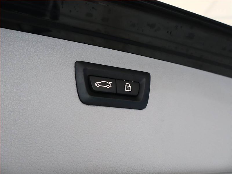 BMW Řada 3 (2016) 330 d xDrive, 4X4, Automat - fotka 20 z 20