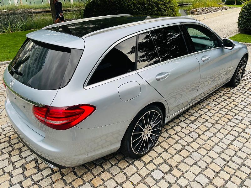 Mercedes-Benz Třídy C 220D MANUÁL VÝHŘEV SENZORY LED - fotka 11 z 52