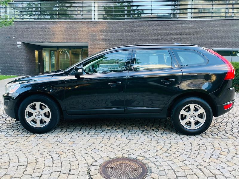 Volvo XC60 2.0D 5V MAN 1.MAJITEL SERVISKA - fotka 15 z 33