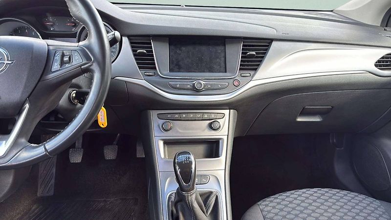 Opel Astra Edition ST 1.2Turbo MT6 (81kW/ - fotka 16 z 24
