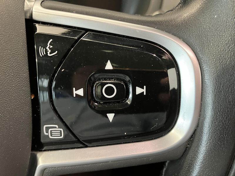 Volvo XC90 B5 AWD Momentum AT8 - fotka 25 z 48