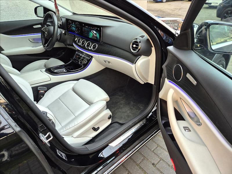 Mercedes-Benz Třídy E 3,0 400d All-Terrain 4MATIC - fotka 21 z 35