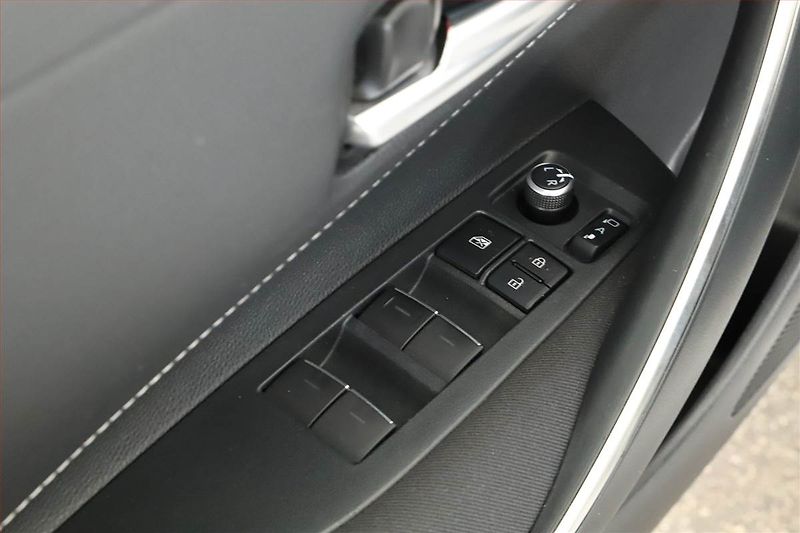 Toyota Corolla (2021) Comfort 1.8 Hybrid - fotka 9 z 15