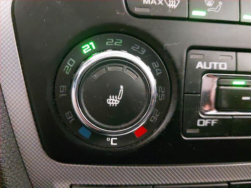 Škoda Octavia (2011) Elegance 2.0 TDI, Serv.kniha - fotka 19 z 19
