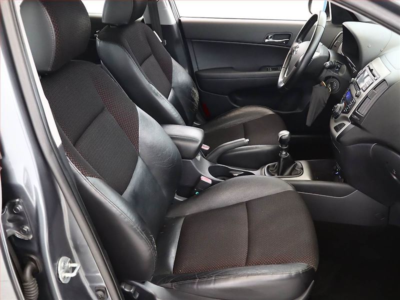 Hyundai i30 (2009) 1.6 CVVT, nová STK - fotka 7 z 15