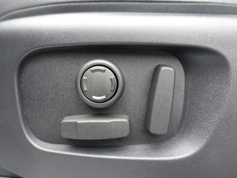 Land Rover Discovery Sport 2,0 R-Dynamic SE D200 - fotka 11 z 36