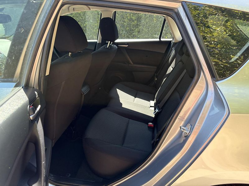 Mazda 3 1.6 Edition - fotka 20 z 31